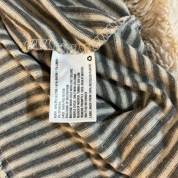 Xhilaration  Back lace And Buttons Grey  and White Striped Flowy Top Size Small - Picture 7 of 7